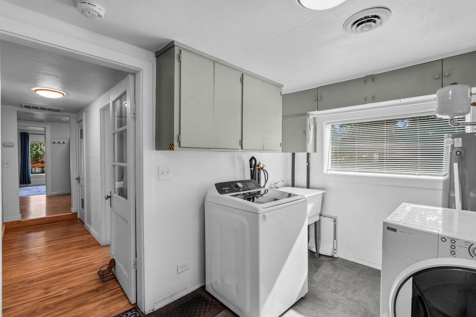 Photo of 565 SE Woodland Boulevard 31 of 43