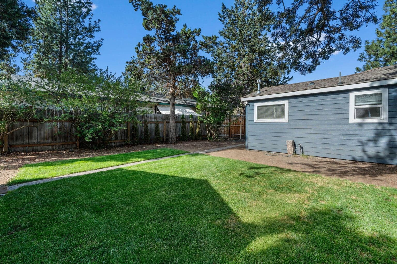 Photo of 565 SE Woodland Boulevard 32 of 43