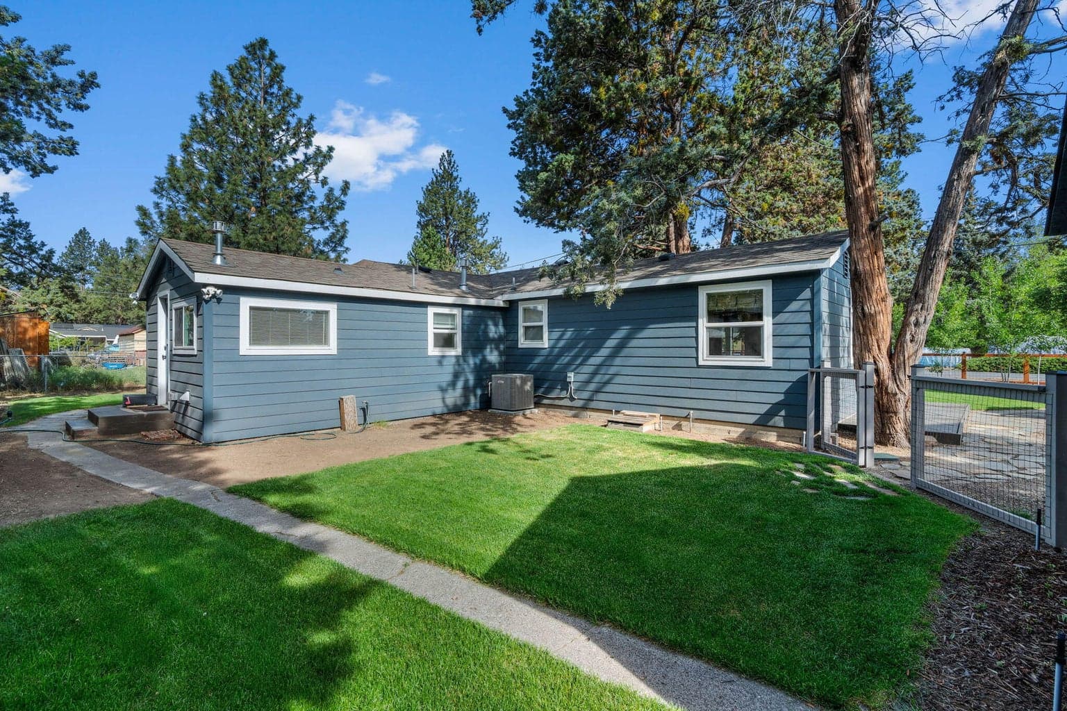Photo of 565 SE Woodland Boulevard 33 of 43