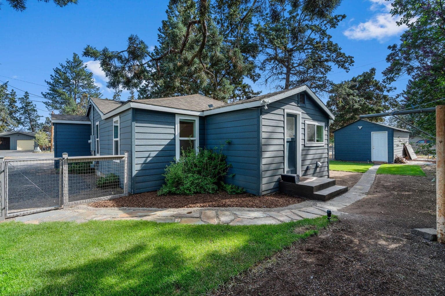 Photo of 565 SE Woodland Boulevard 35 of 43