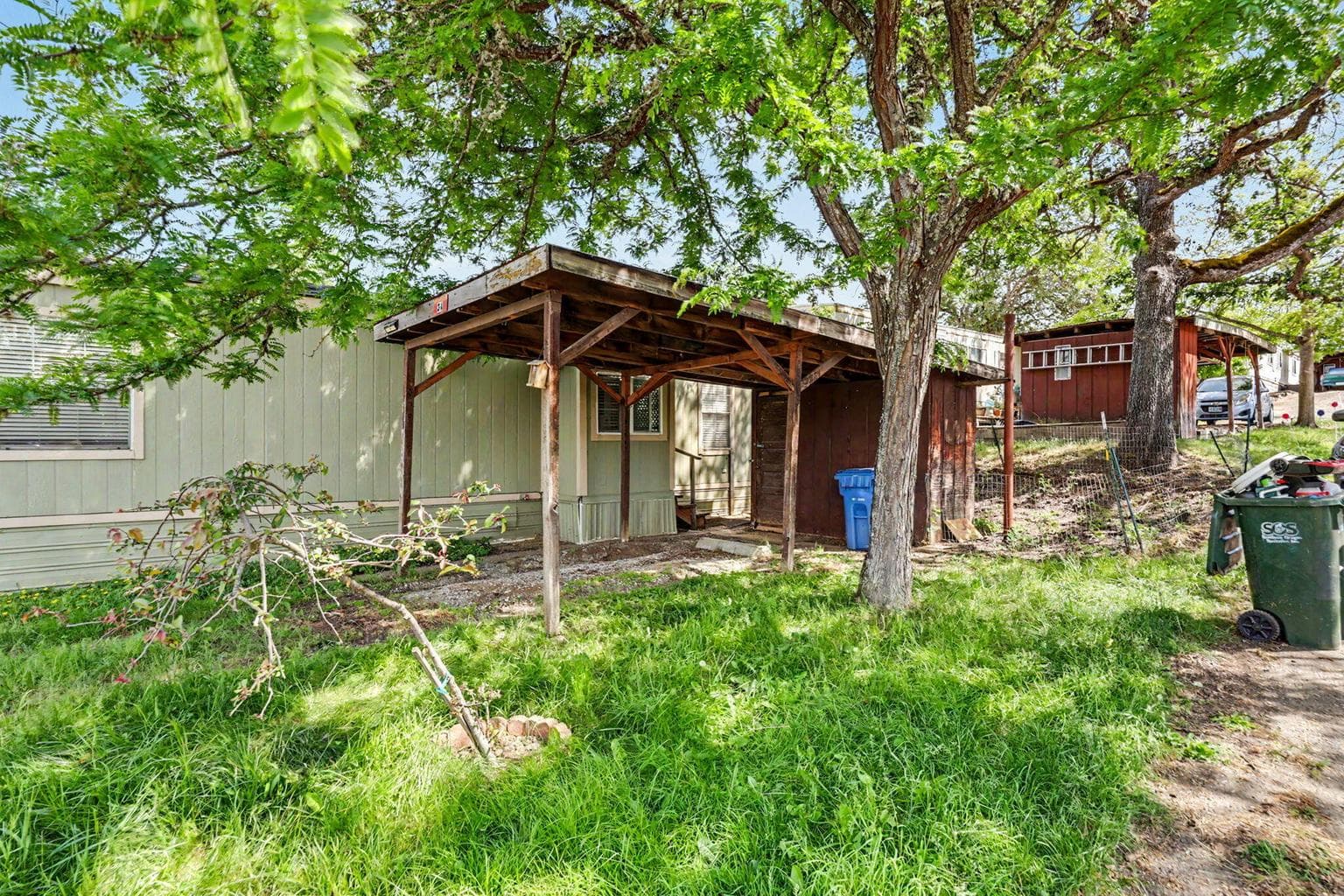 Photo of 421 Stevens 4 of 19