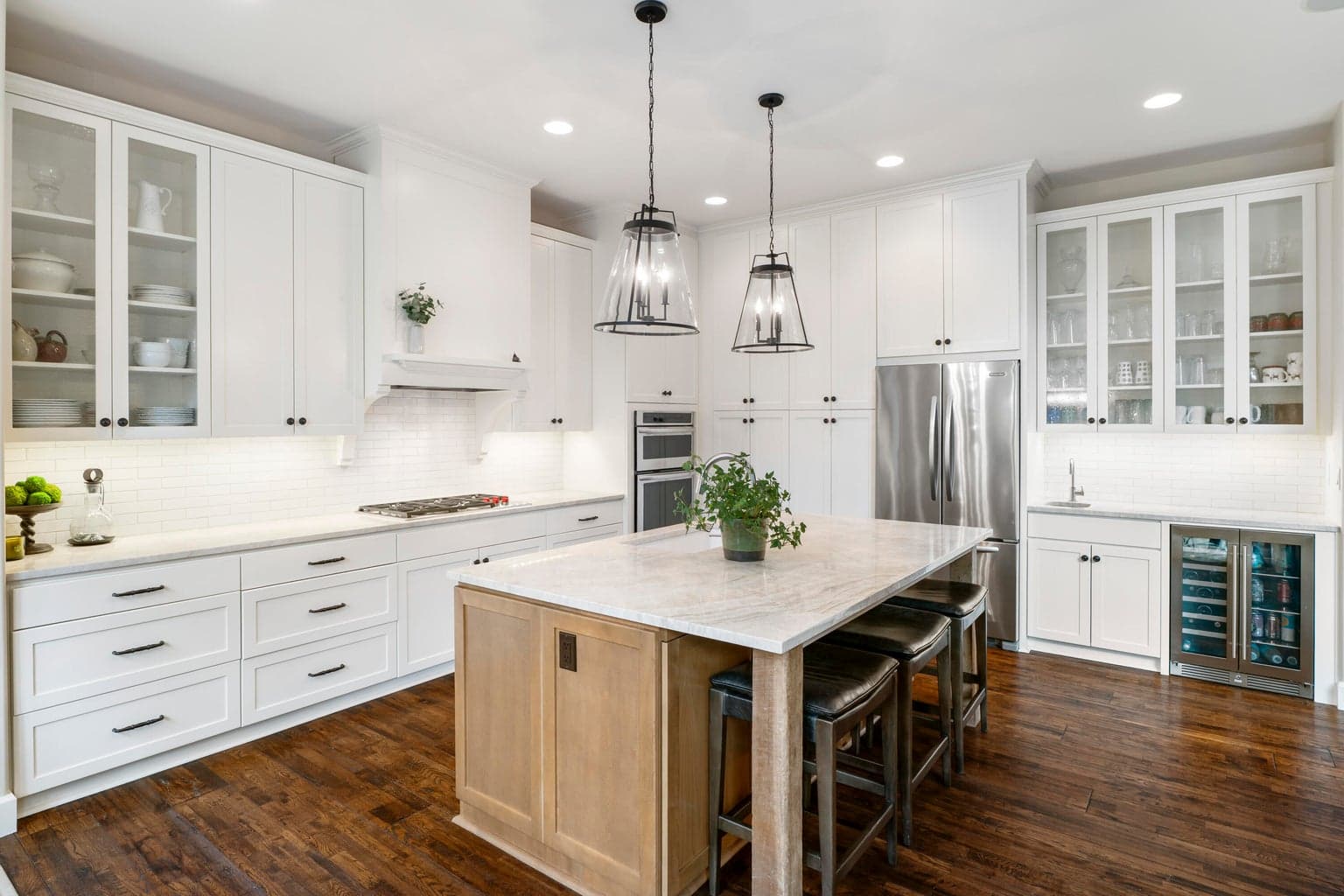The beautifully designed chef’s kitchen offers premium finishes and seamless functionality for entertaining.