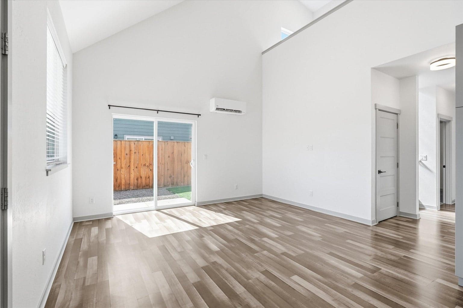 Photo of 412 Azalea Court 6 of 38