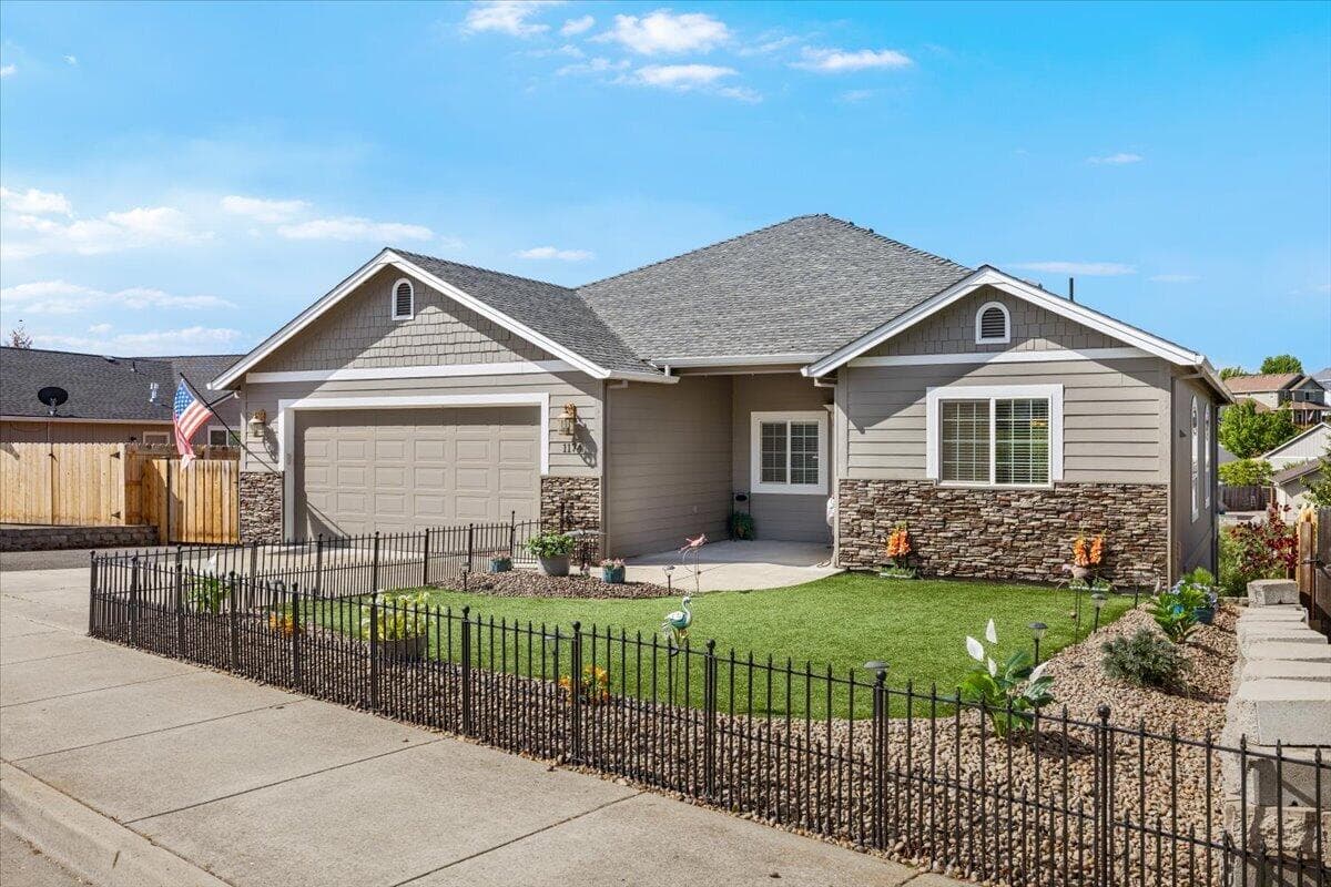 Photo of 1174 Highlands 2 of 30