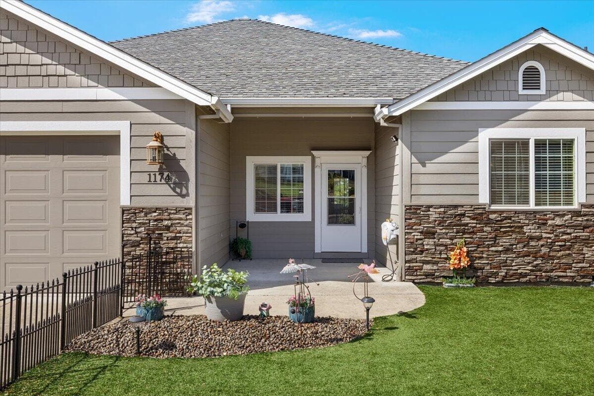 Photo of 1174 Highlands 4 of 30