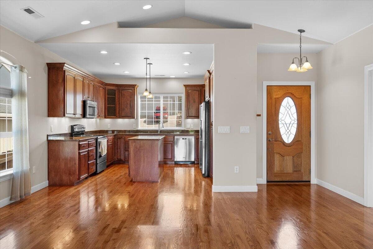 Photo of 1174 Highlands 5 of 30