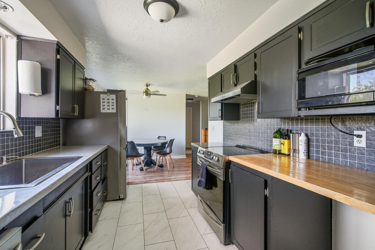 Photo of 664 SW 35th Street 7 of 19