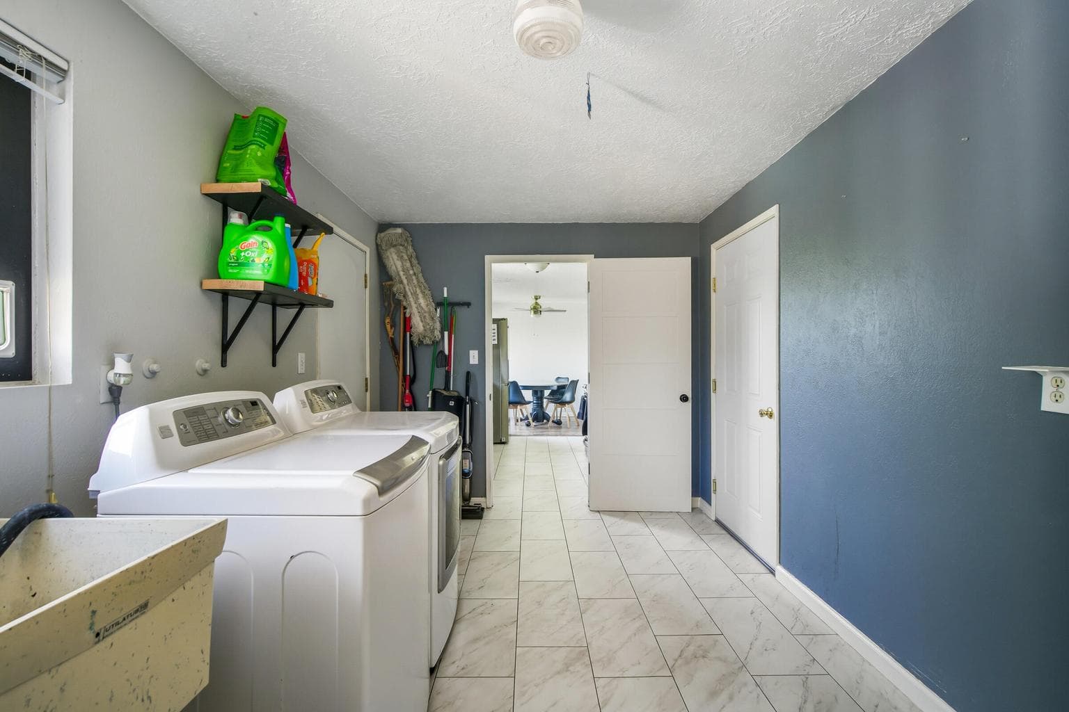 Photo of 664 SW 35th Street 9 of 19