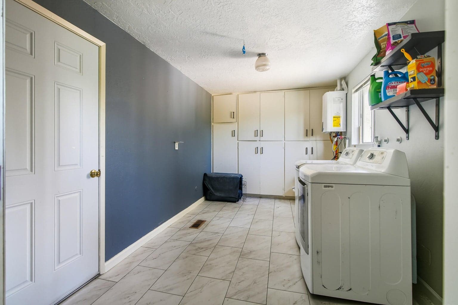 Photo of 664 SW 35th Street 10 of 19