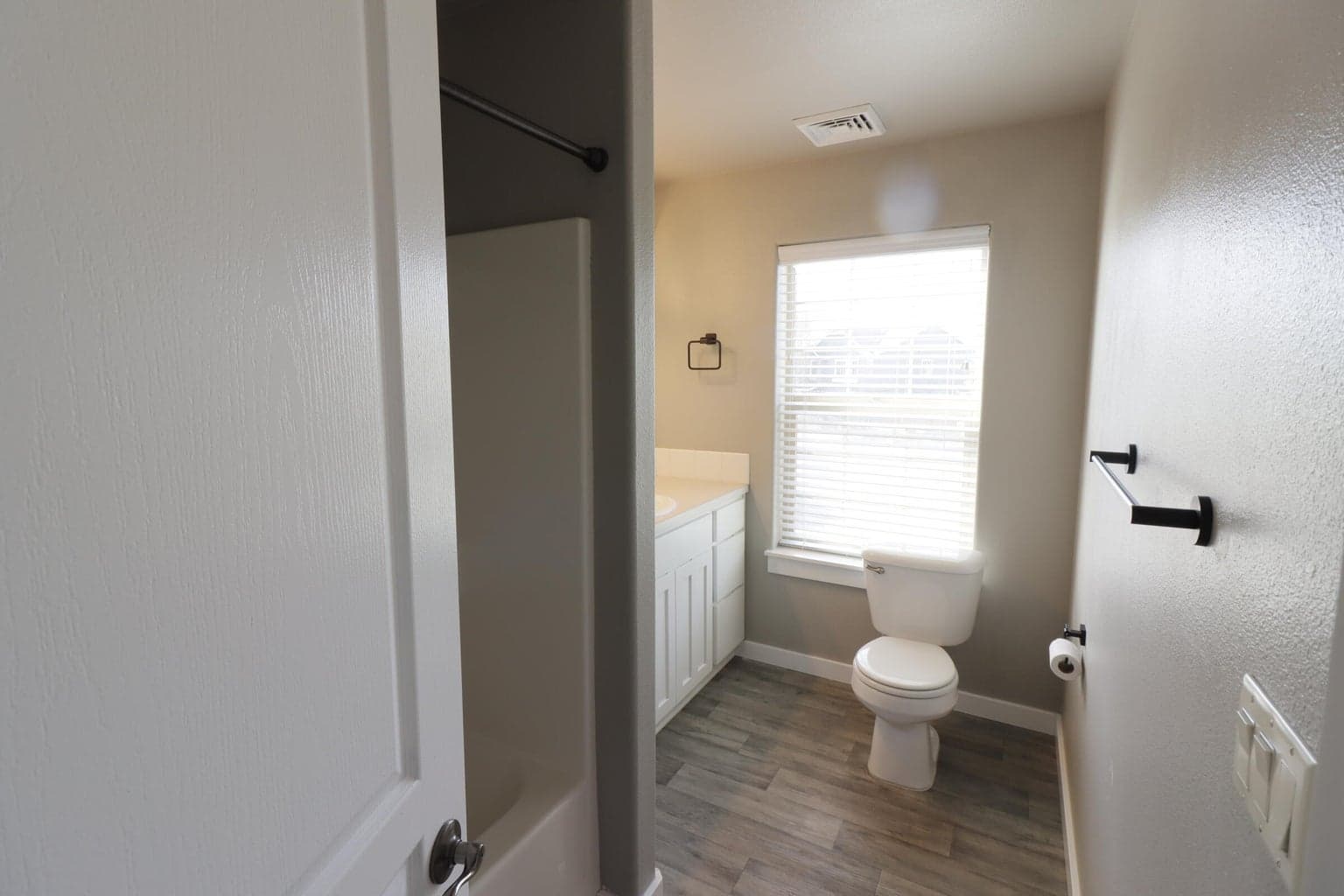 Photo of 1432 NW Spruce Court 14 of 20