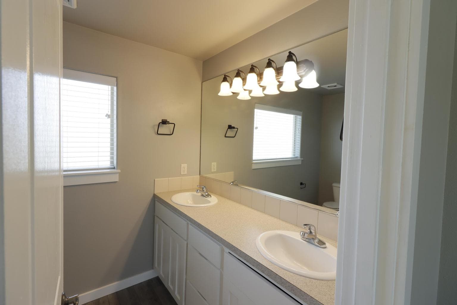 Photo of 1432 NW Spruce Court 10 of 20
