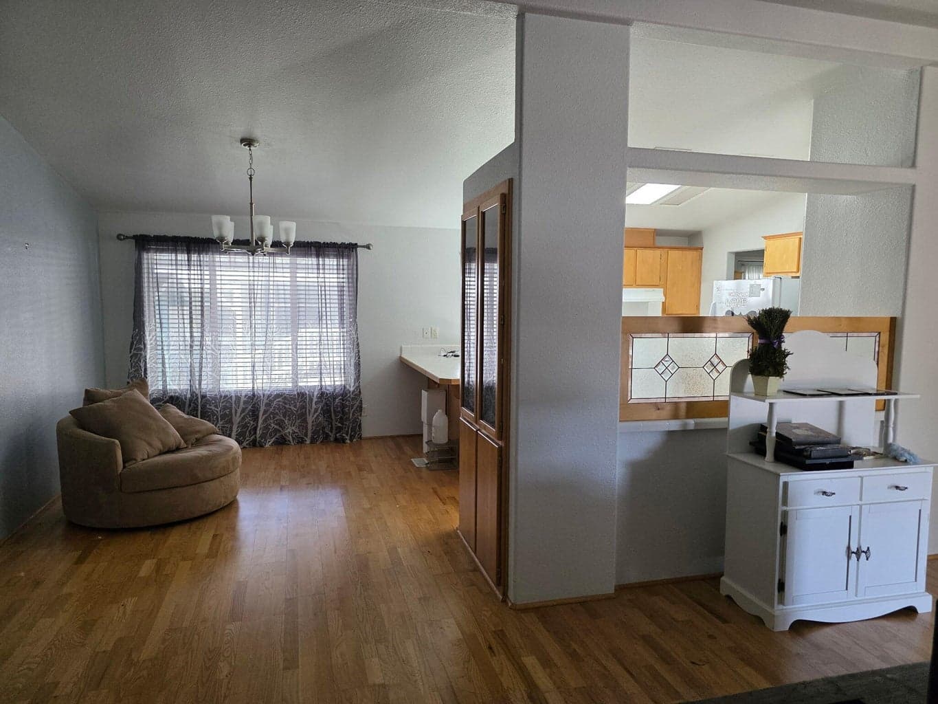 Photo of 2364 Bradley 5 of 7