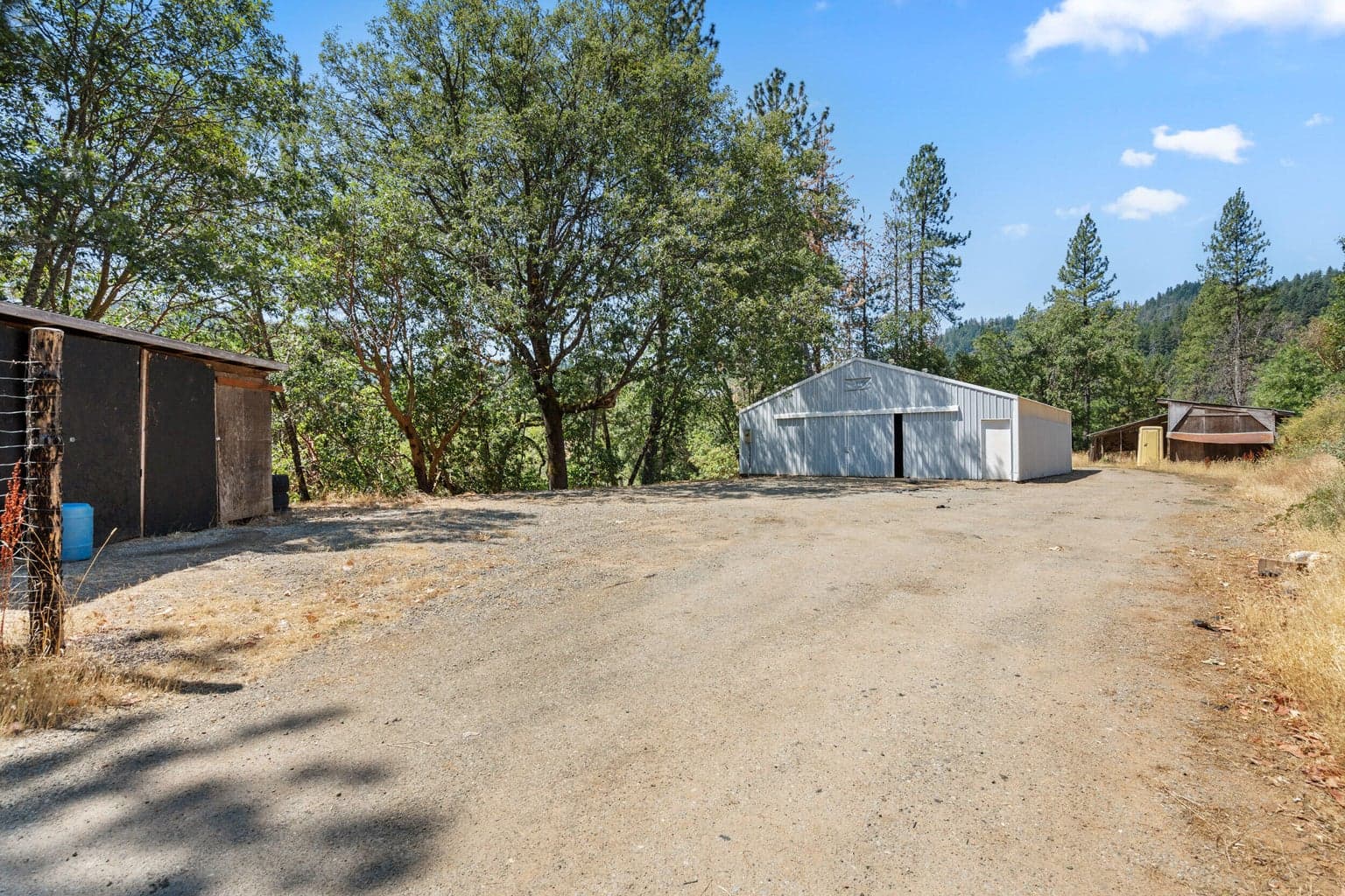 Photo of 18505 Evans Creek Road 1 of 39