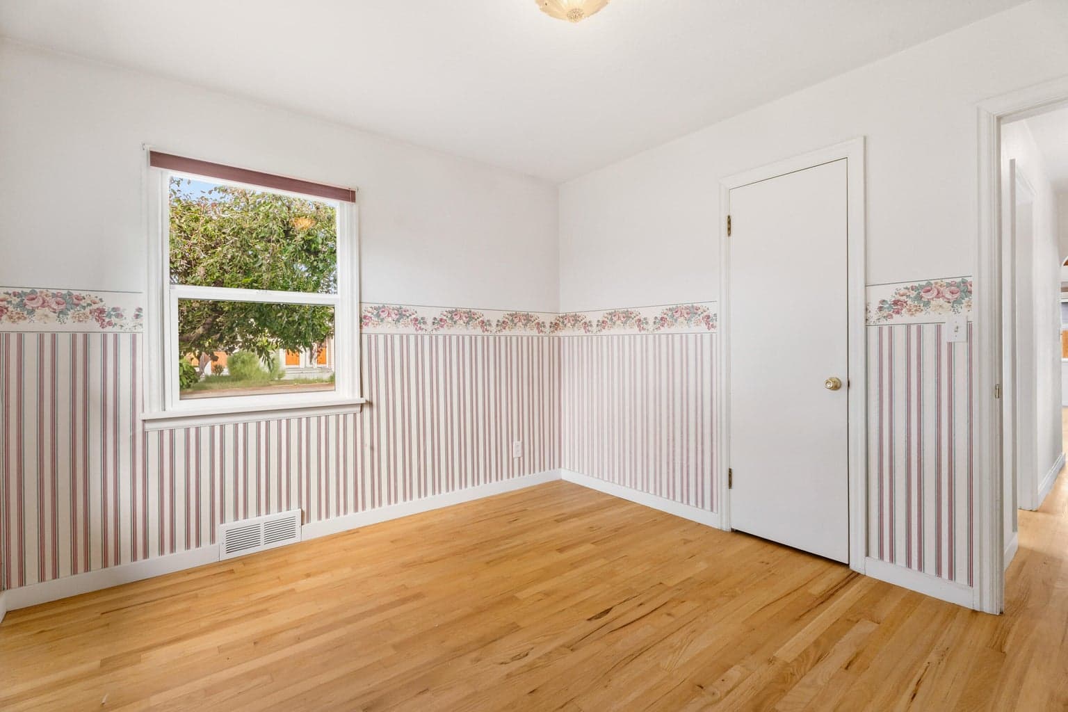Photo of 946 SW 13th Street 33 of 48