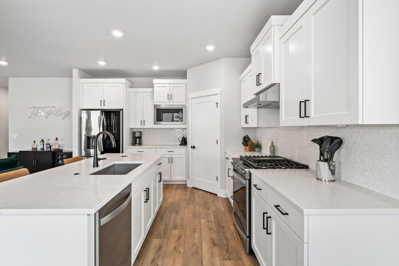Photo of 3010 NE Nipper Drive 6 of 54