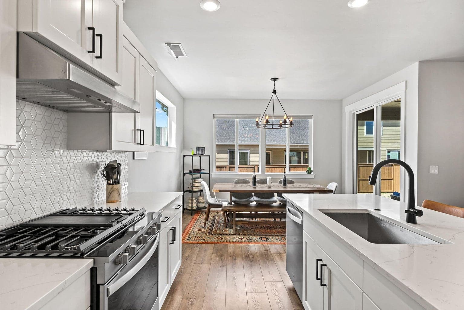 Photo of 3010 NE Nipper Drive 9 of 54