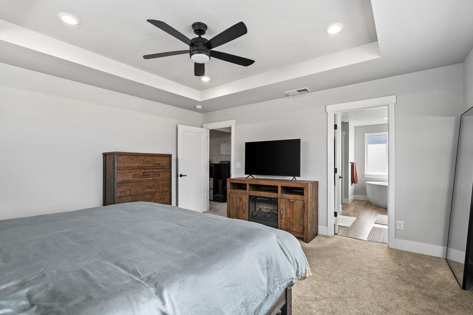 Photo of 3010 NE Nipper Drive 19 of 54