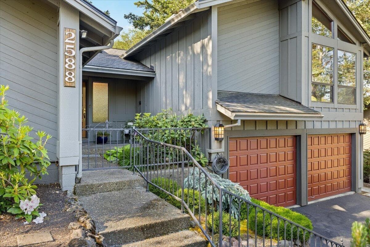 Front entrance garden