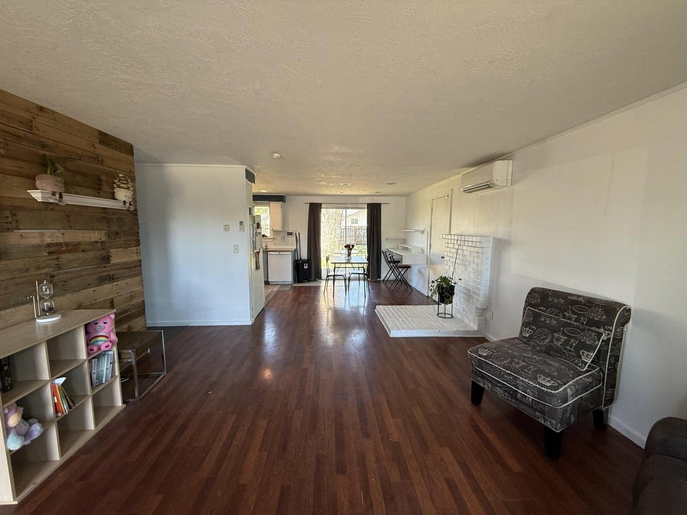Photo of 2629 Seneca 2 of 19