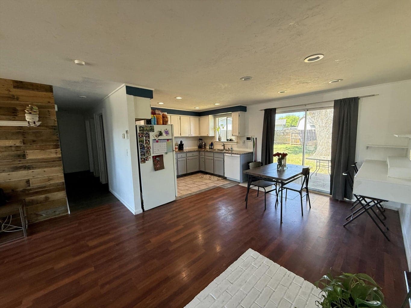 Photo of 2629 Seneca 5 of 19