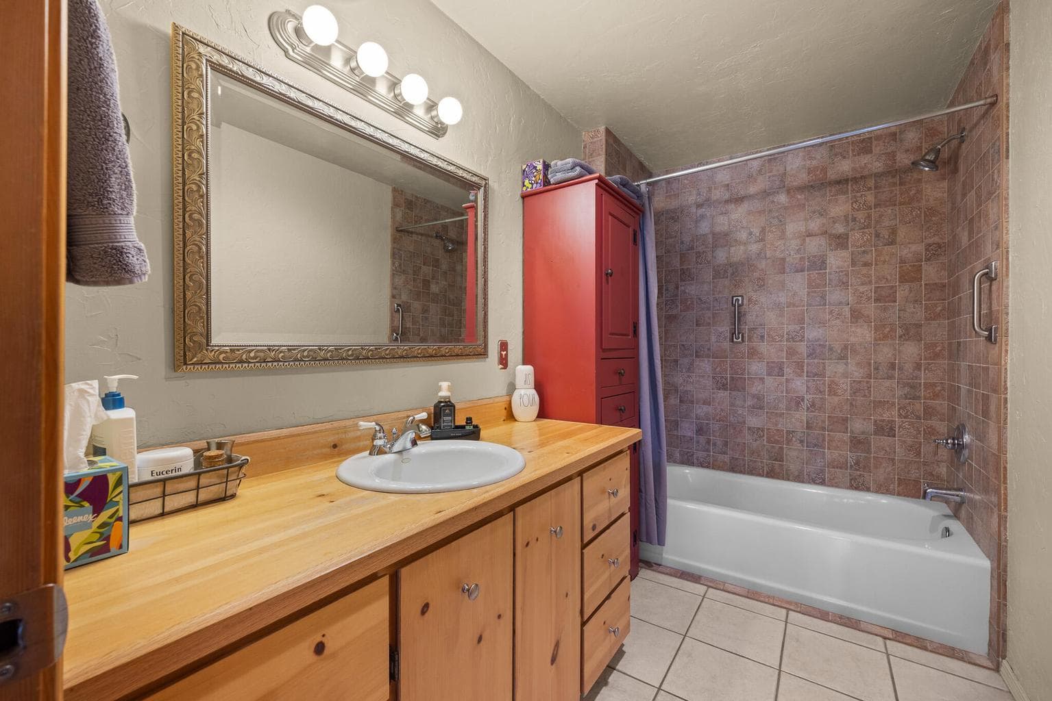 Photo of 575 SW 55th Place 28 of 59