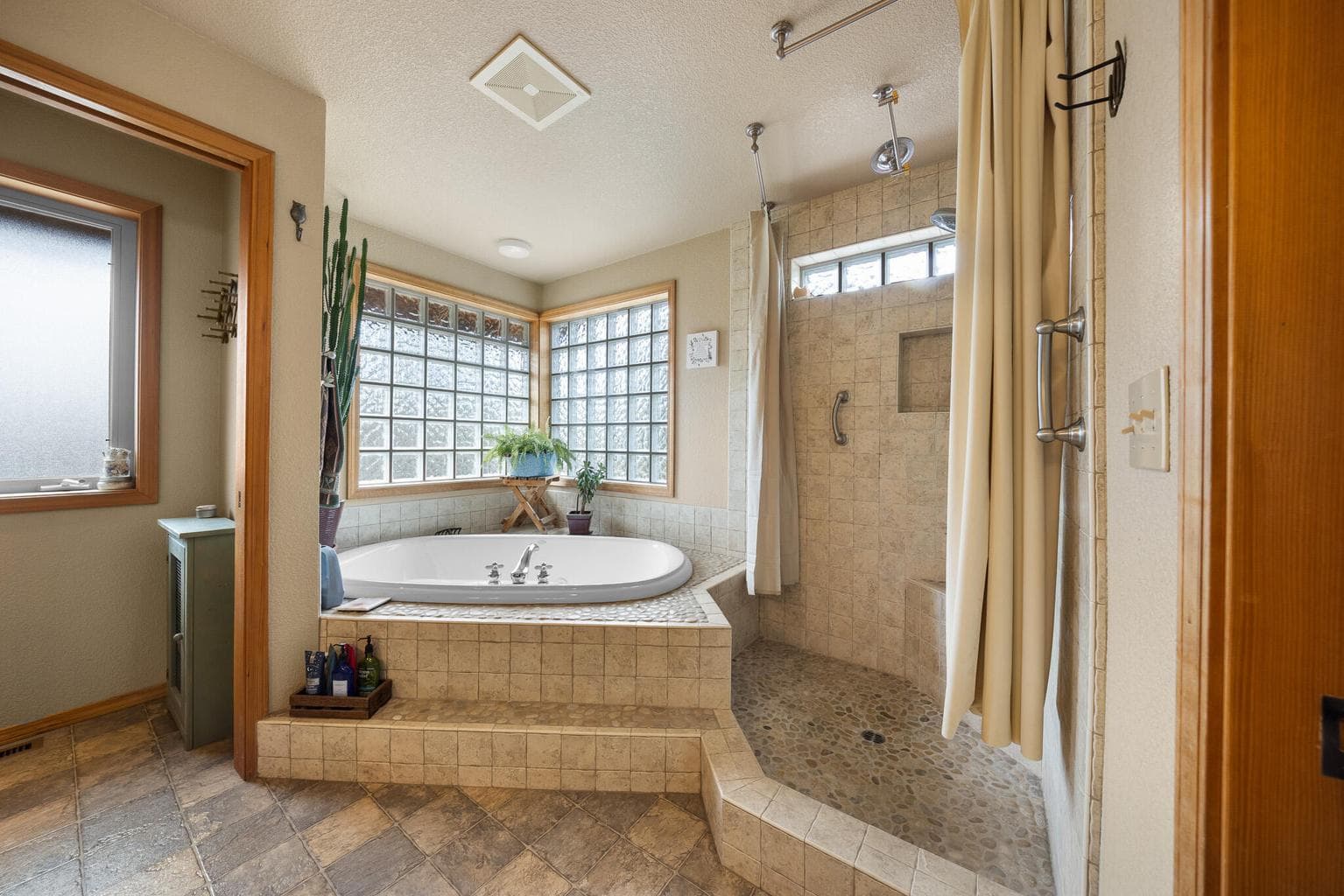 Photo of 575 SW 55th Place 21 of 59