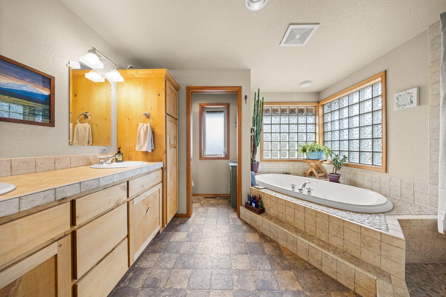 Photo of 575 SW 55th Place 22 of 59