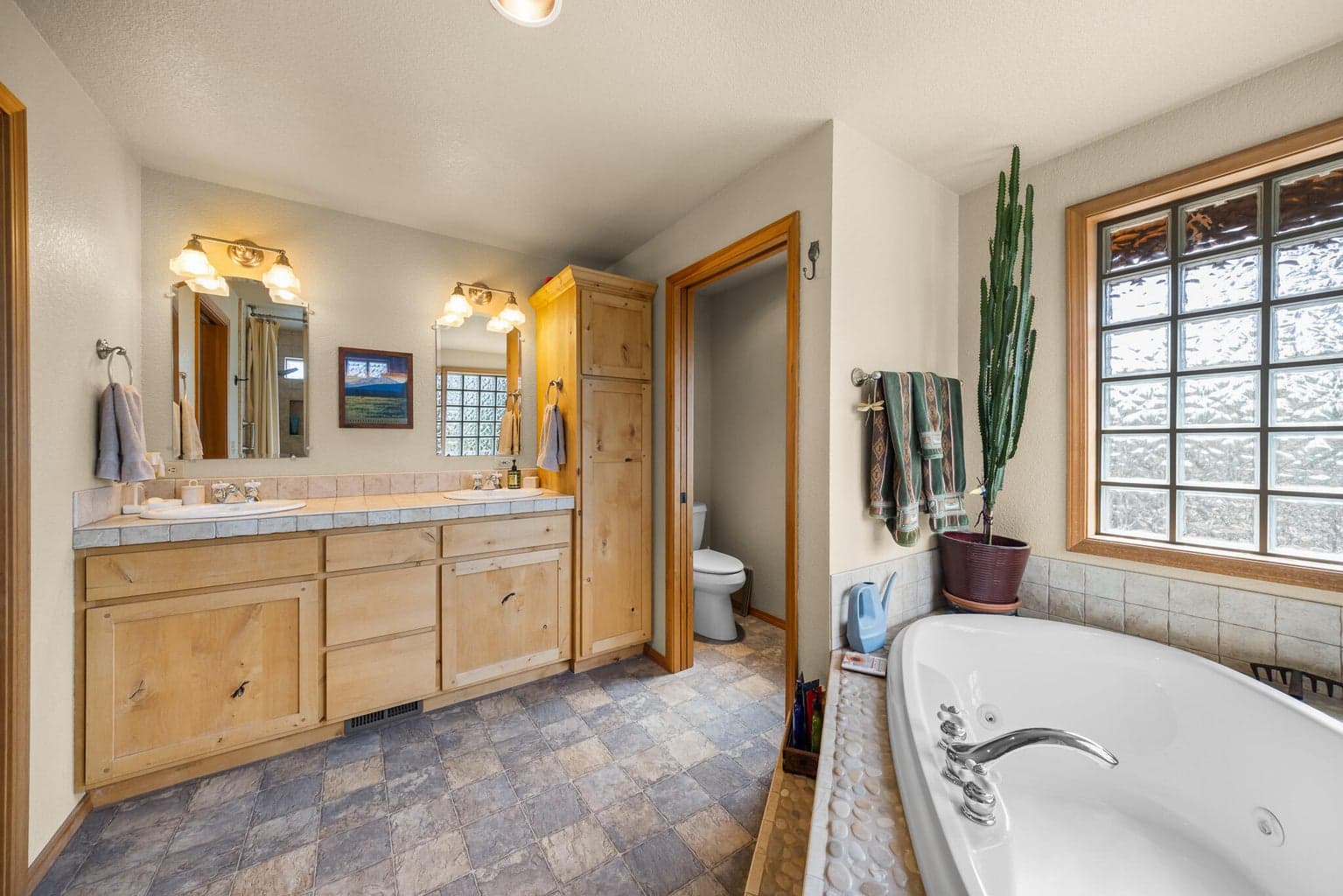 Photo of 575 SW 55th Place 23 of 59