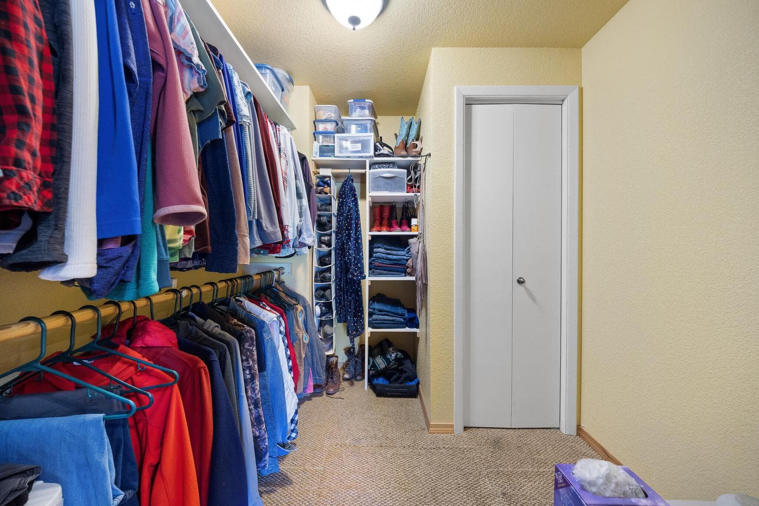 primary bedroom walkin closet