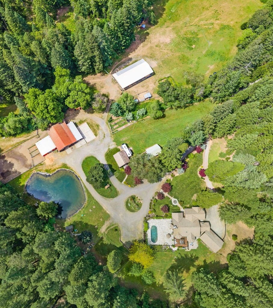 Photo of 985 Elliott Creek 3 of 98
