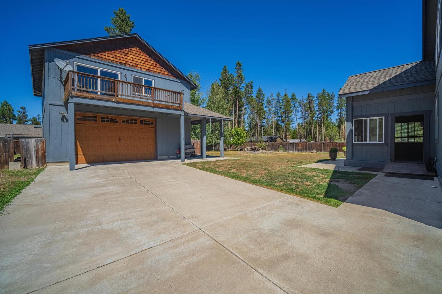 30x40 Shop at the back of the house with a gated entrance and cement driveway.