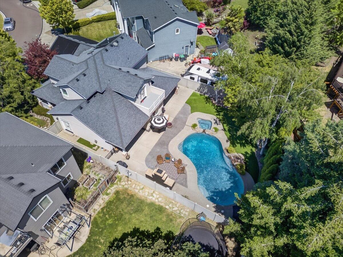 Photo of 4573 Wolf Run Drive 1 of 43