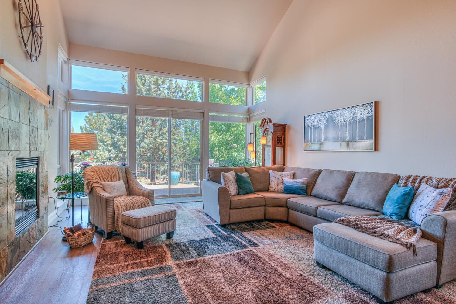 Upper Windows Have Remote Controlled Blinds