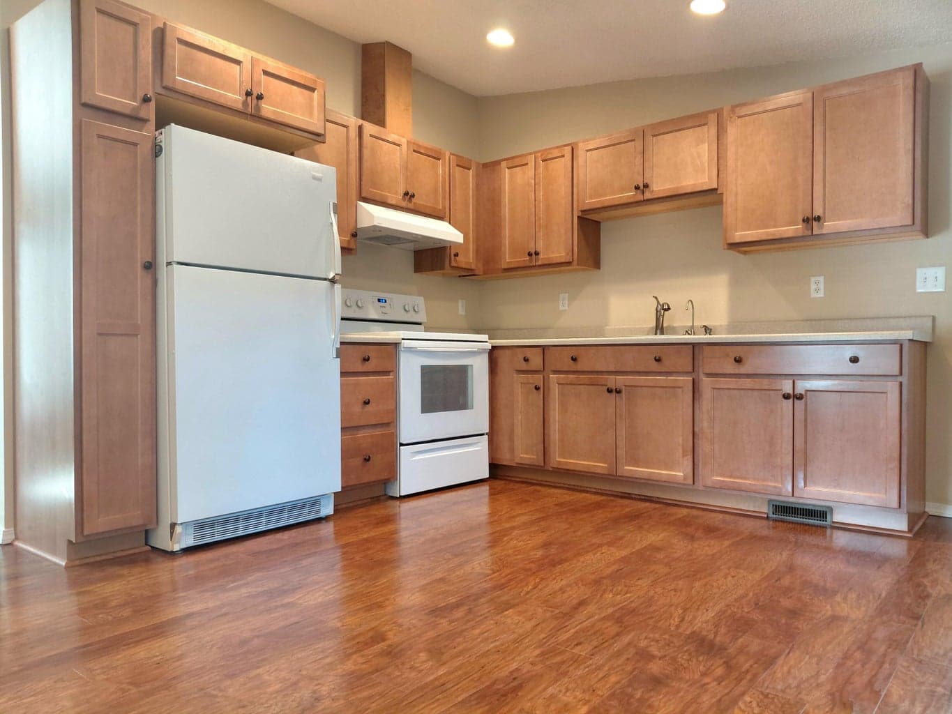 Beautiful kitchen with maple cabinets and soft close doors and drawers, wood laminate flooring and can lights. Appliances included.