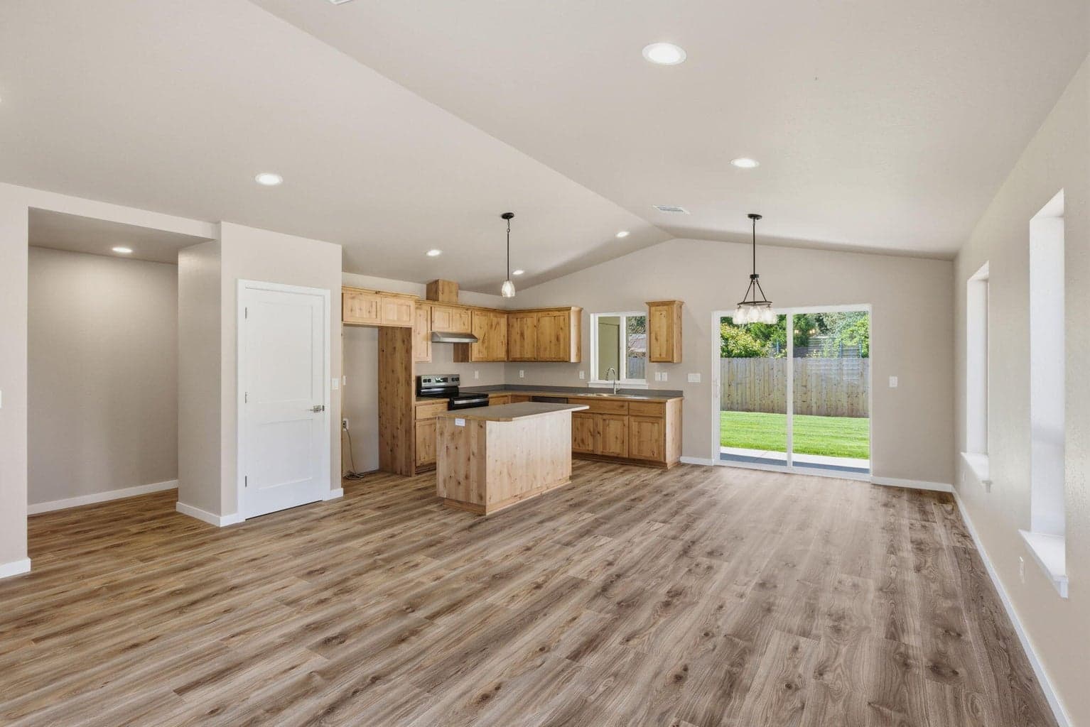 Photo of 1037 Briannas 5 of 22