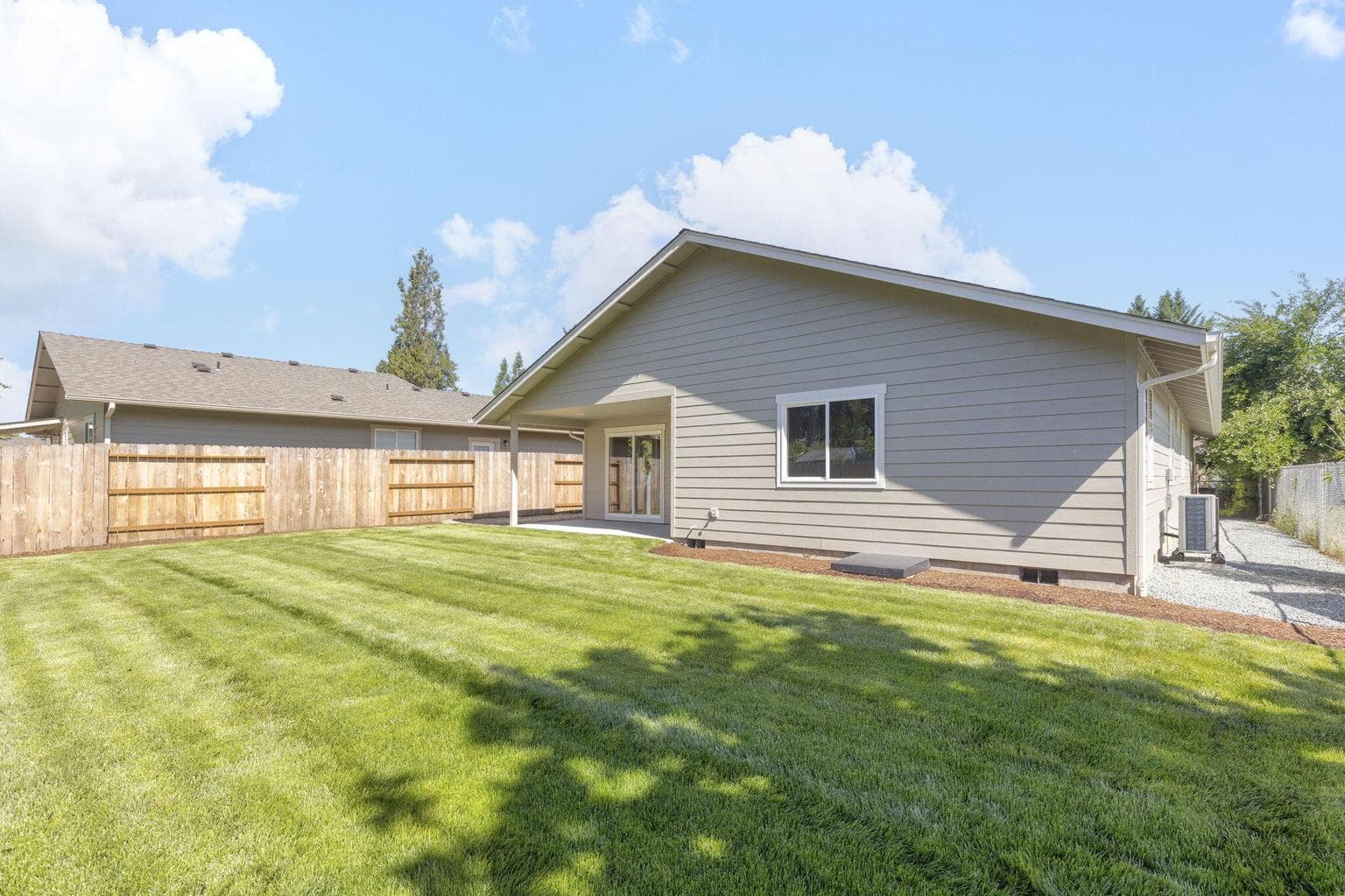 Photo of 1037 Briannas 2 of 22