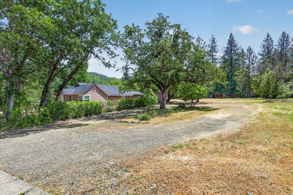 Photo of 125 Hudspeth Lane 1 of 33