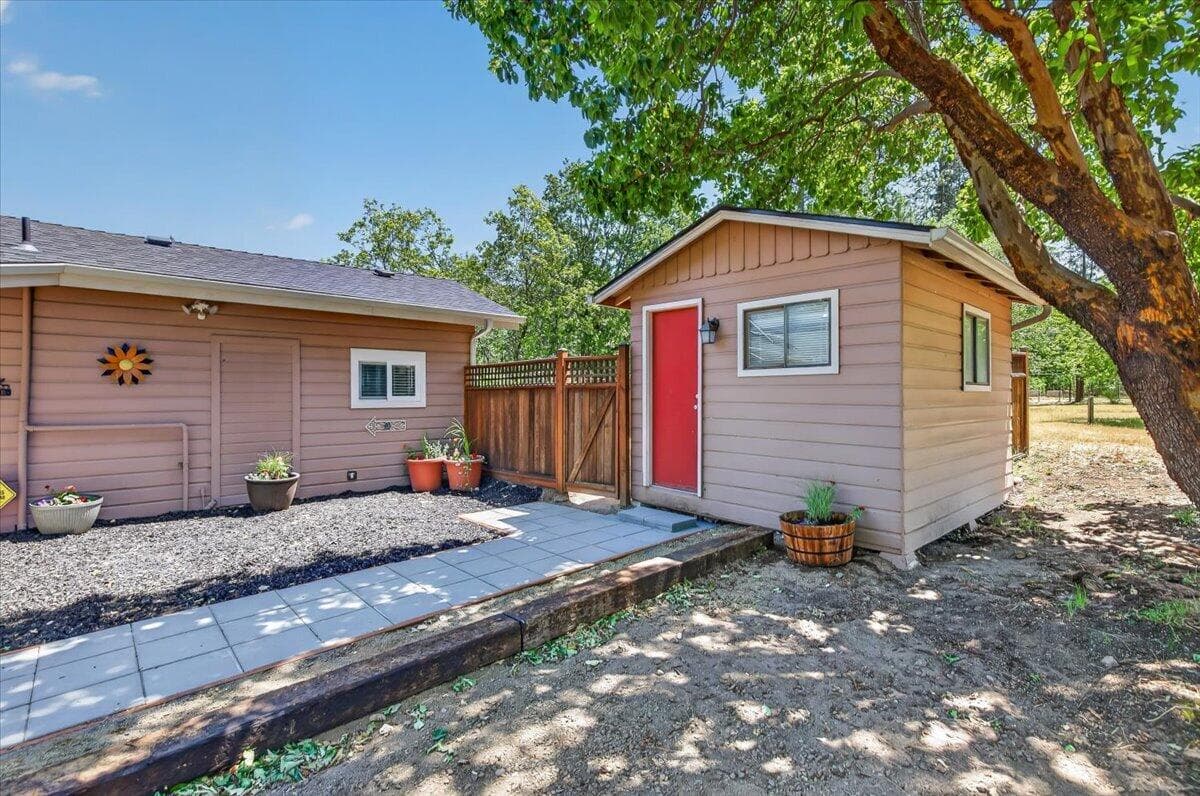 Photo of 125 Hudspeth Lane 5 of 33