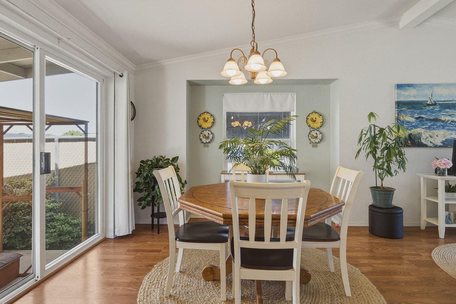 Dining Area w/slider