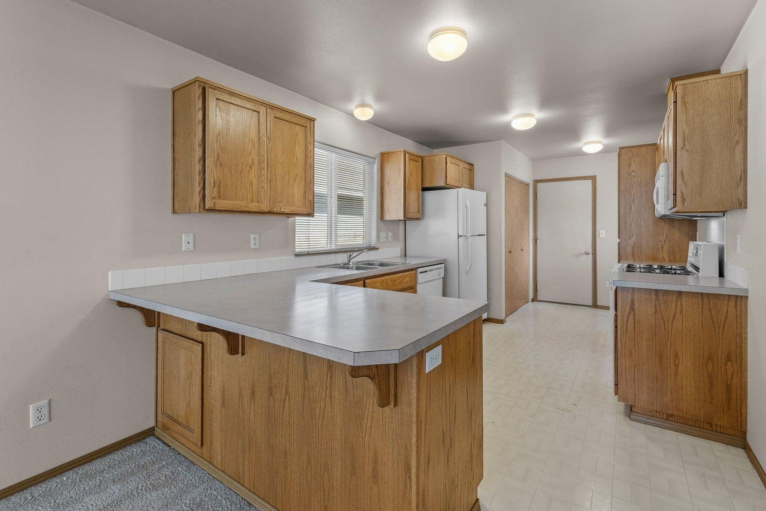 Functional kitchen w/breakfast bar seating & plenty of prep space.