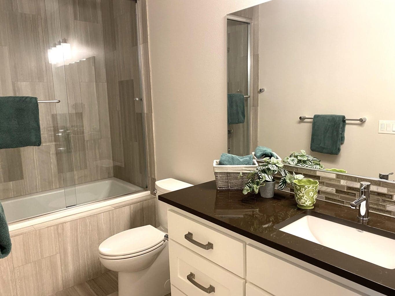 En suite bath 2
