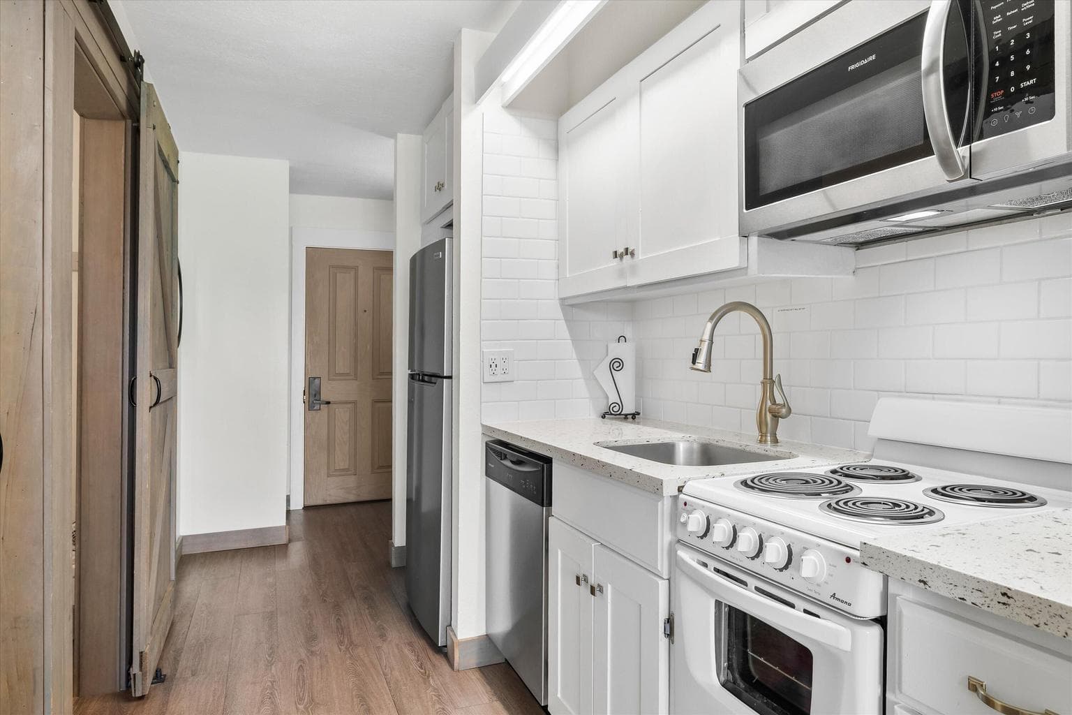 Photo of 18575 SW Century Drive 8 of 31