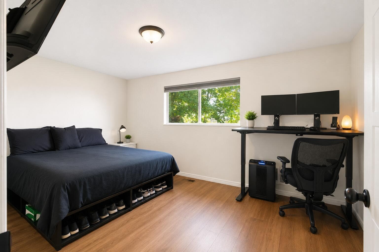 Photo of 664 SW 35th Street 11 of 19