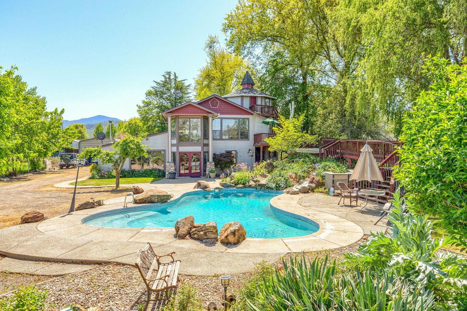 3600 Madrona