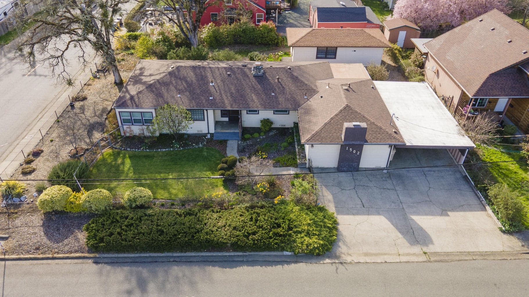1502 Lawnridge