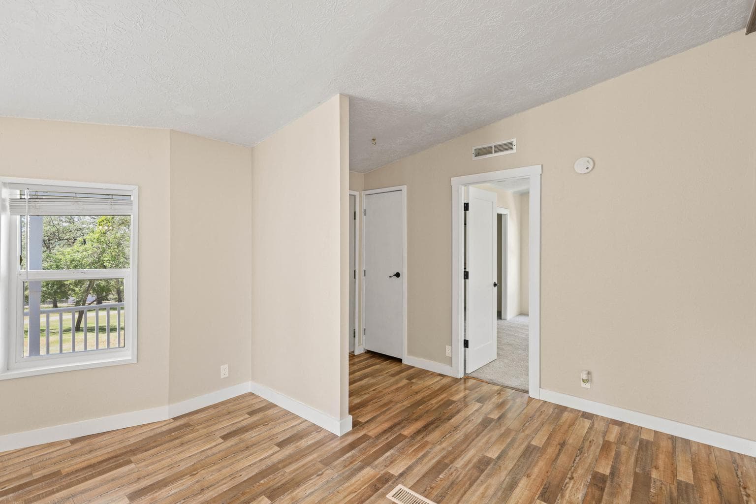Photo of 235 Dearing 5 of 33