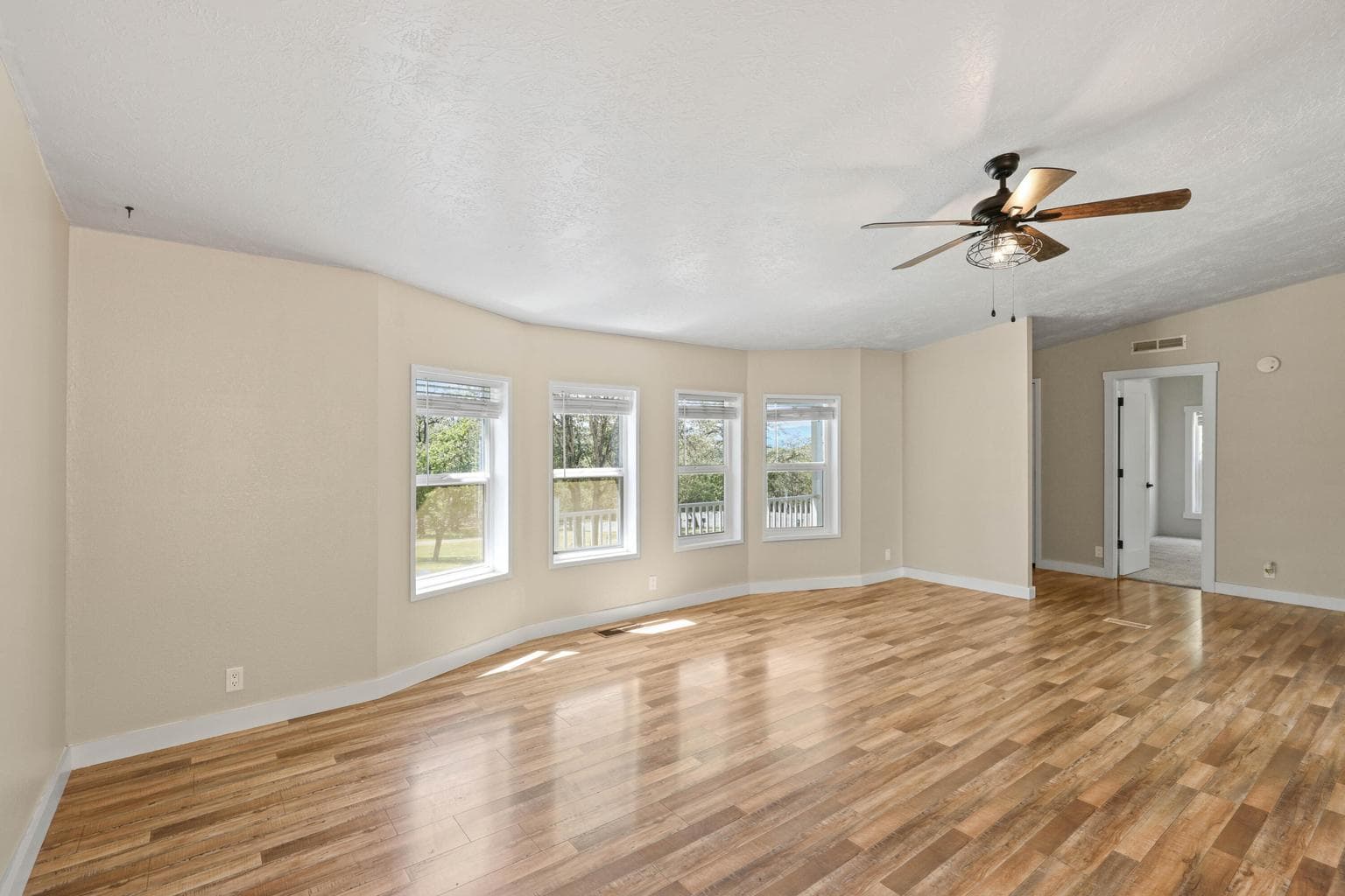 Photo of 235 Dearing 4 of 33