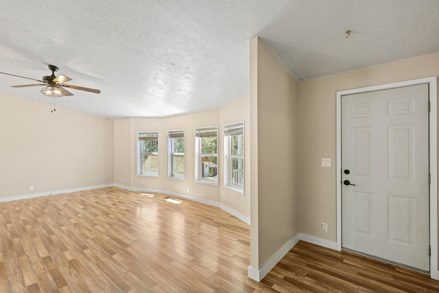 Photo of 235 Dearing 3 of 33