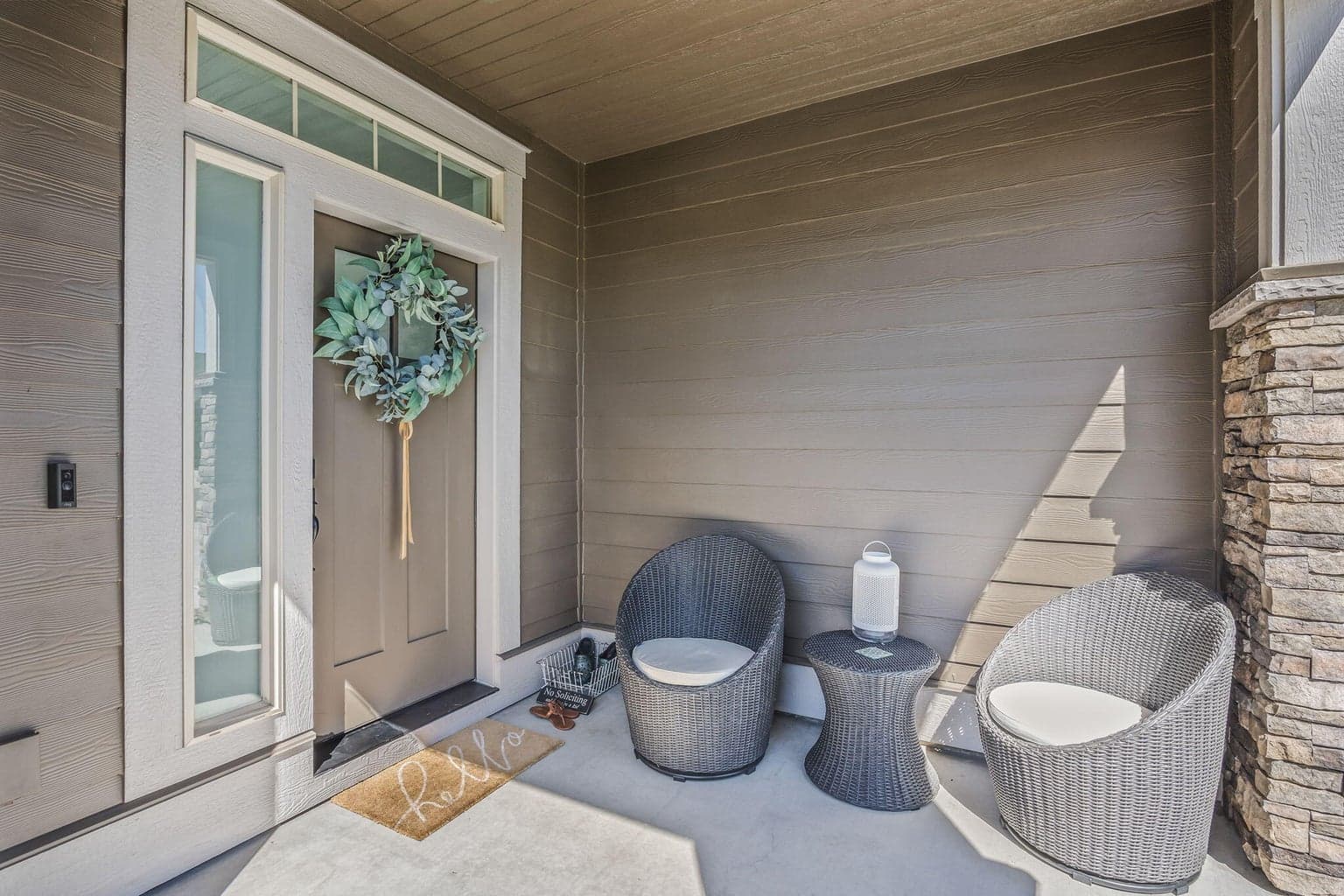 Covered front entryway.
