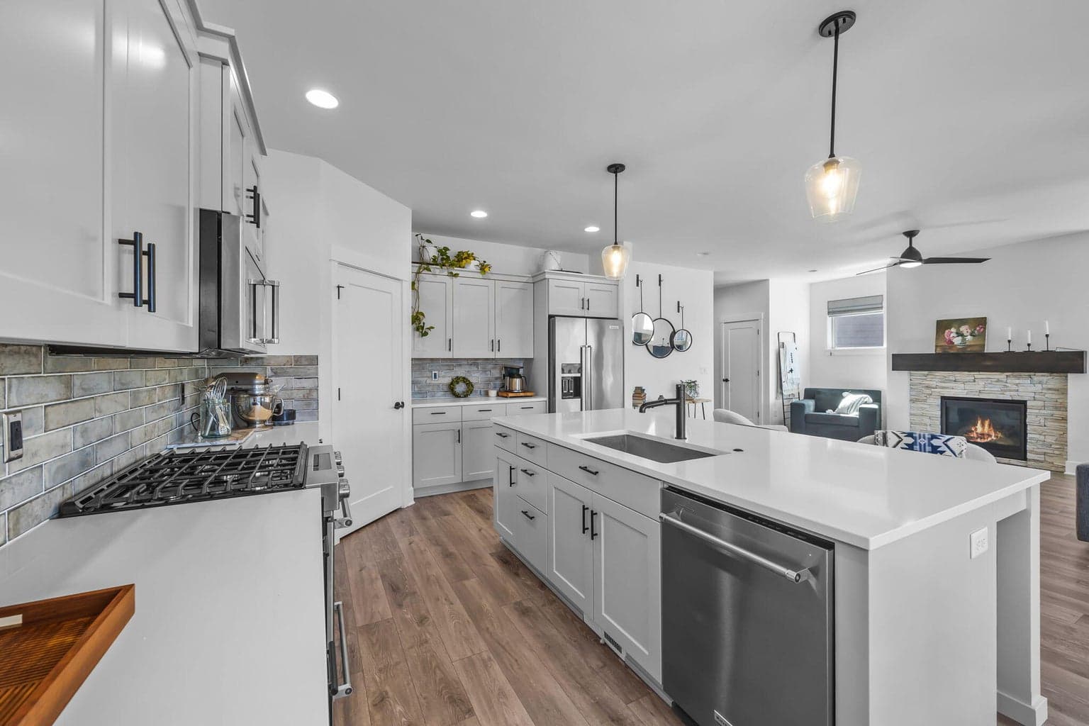 Entertain effortlessly from this beautifully designed open kitchen.